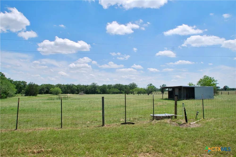 4850 Burke Road Flatonia, TX 78941