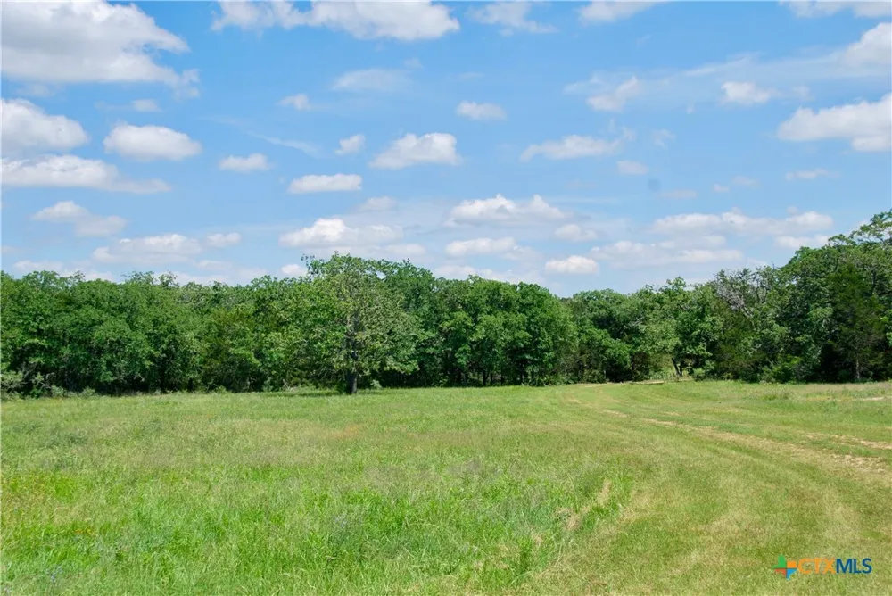 4850 Burke Road Flatonia, TX 78941