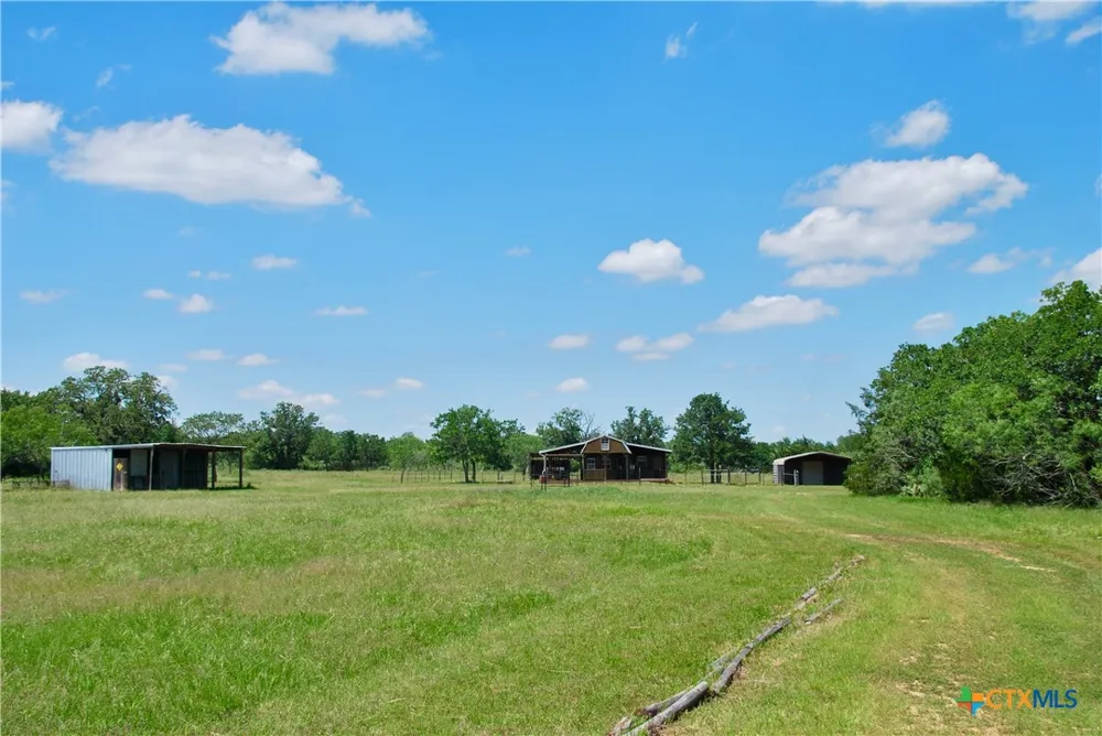 4850 Burke Road Flatonia, TX 78941
