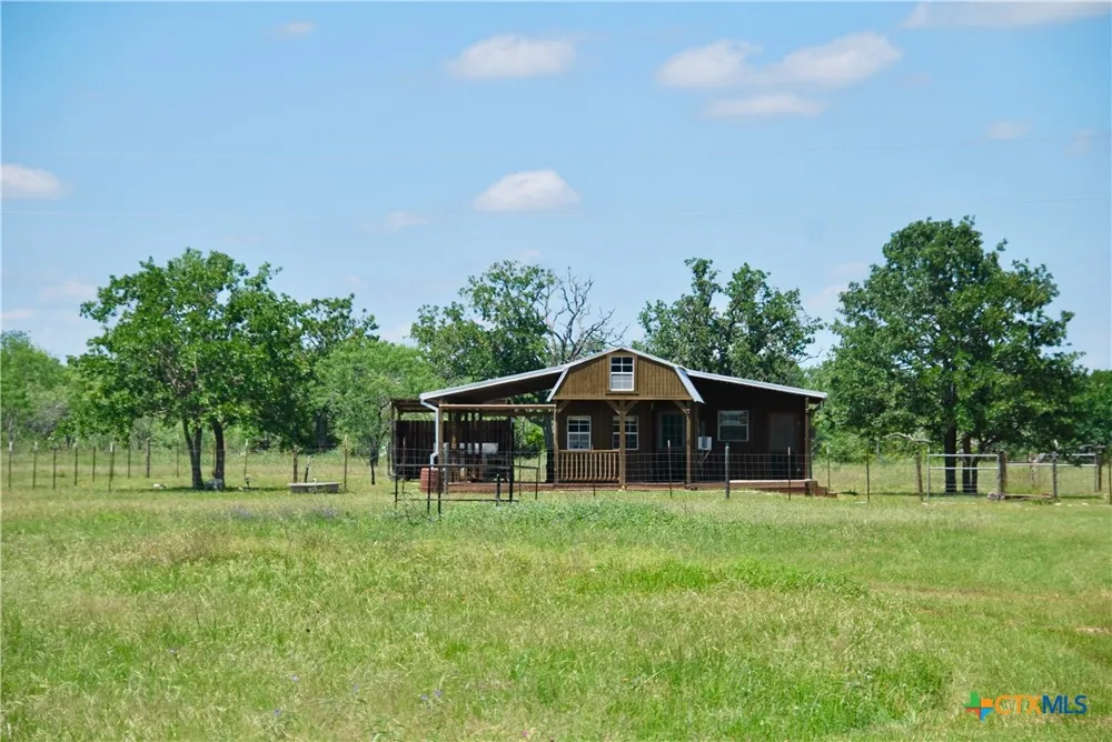 4850 Burke Road Flatonia, TX 78941
