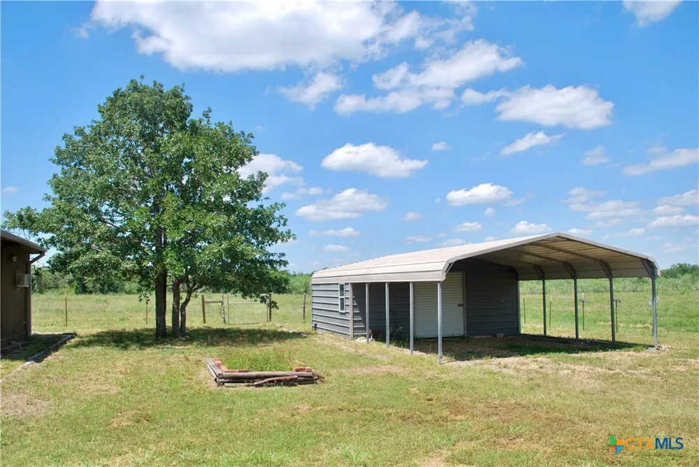 4850 Burke Road Flatonia, TX 78941