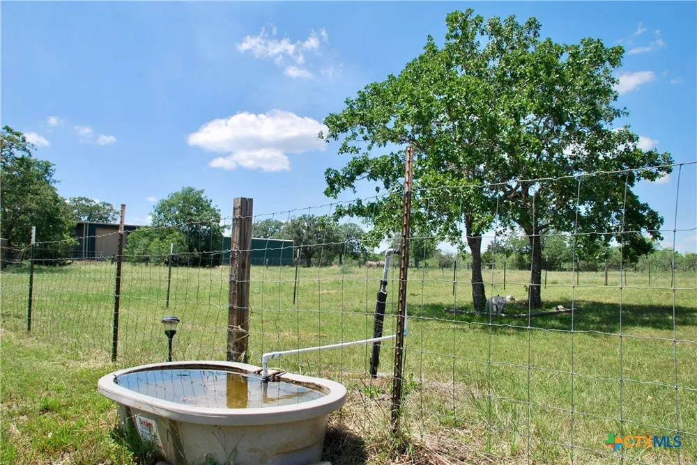 4850 Burke Road Flatonia, TX 78941