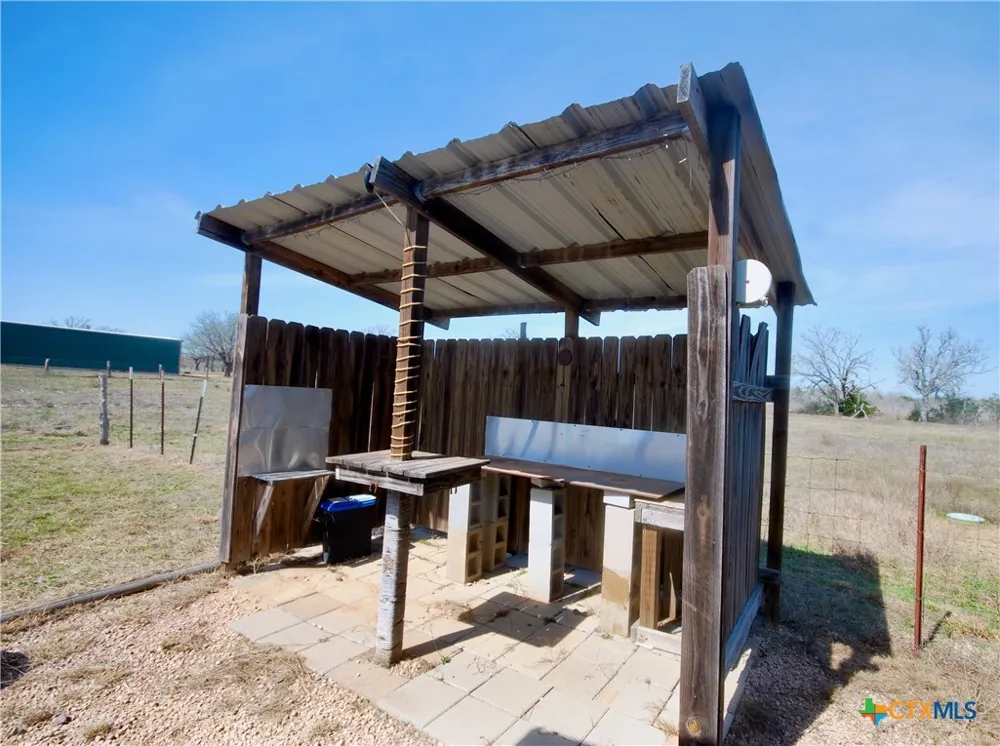 4850 Burke Road Flatonia, TX 78941