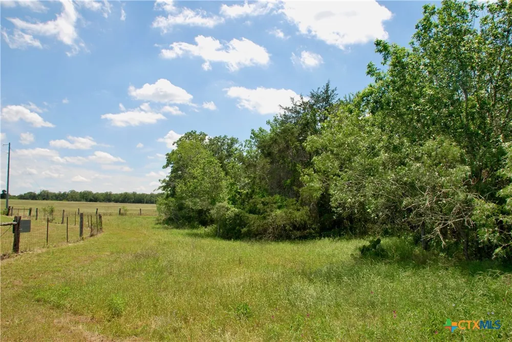 4850 Burke Road Flatonia, TX 78941