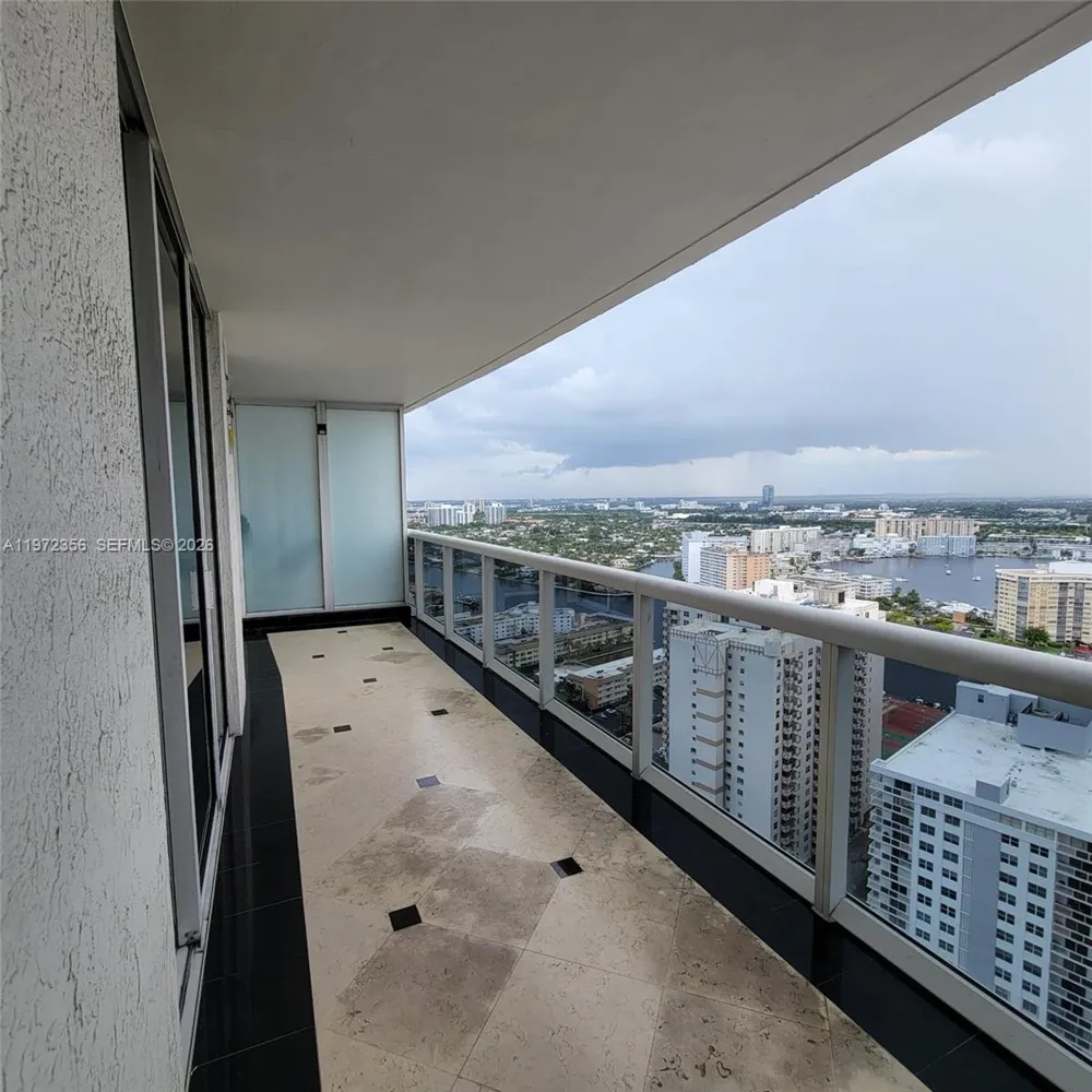 1850 S Ocean Dr #3007 Hallandale Beach, FL 33009