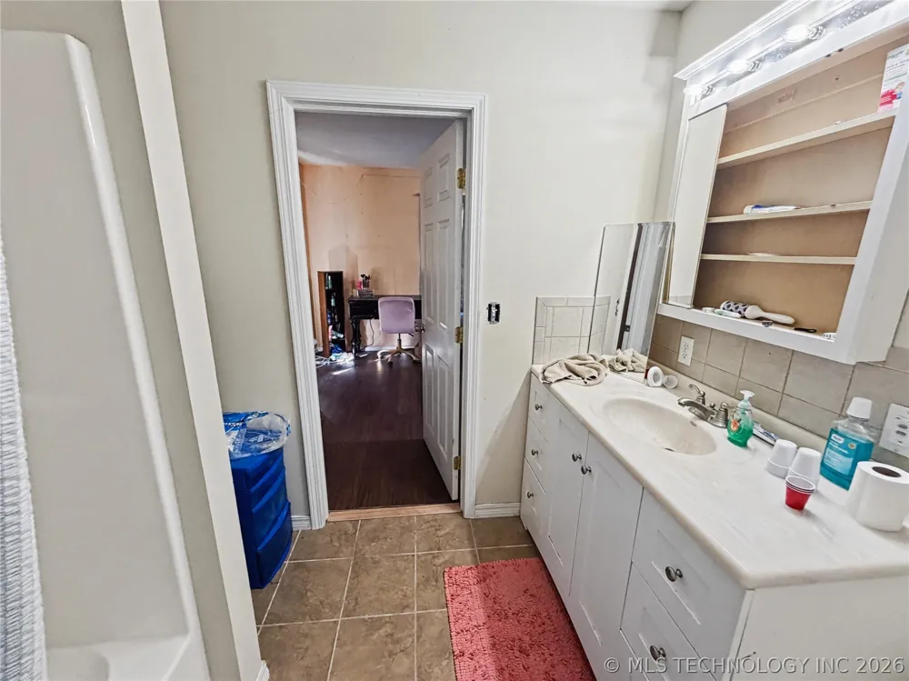 13410 W 750 ROAD Tahlequah, OK 74464