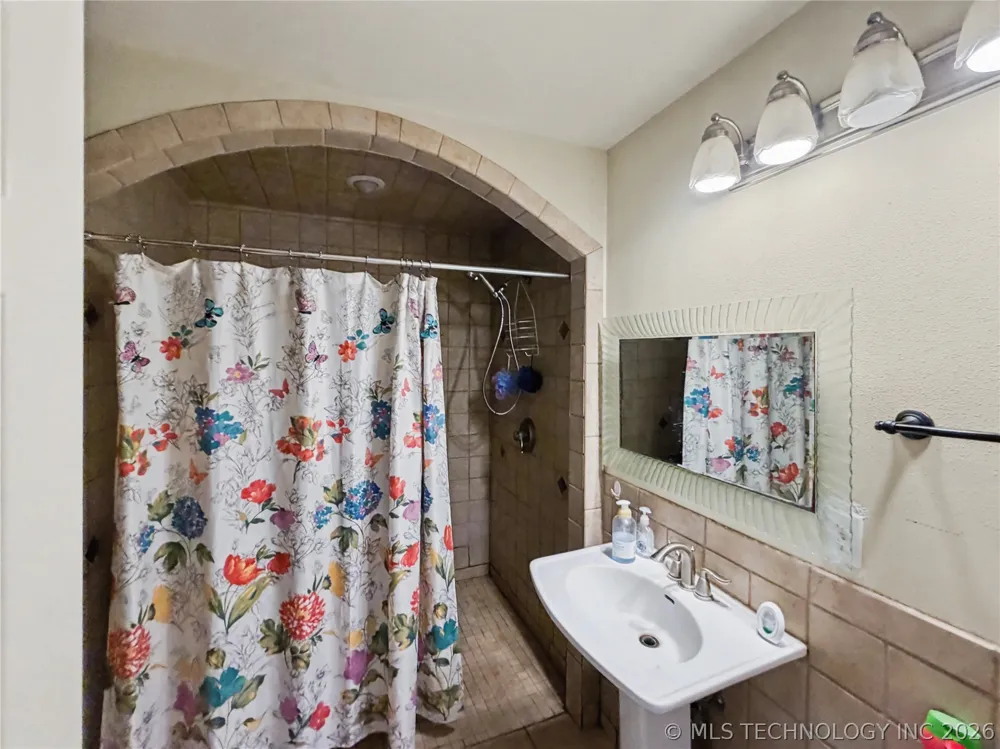13410 W 750 ROAD Tahlequah, OK 74464