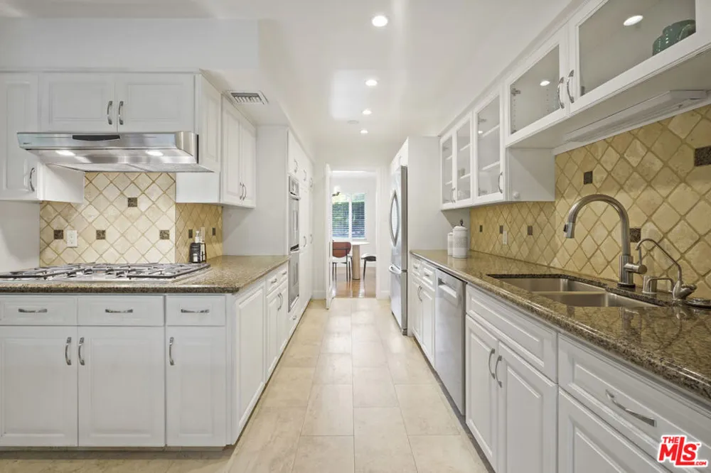 2452 Altadena Drive Altadena, CA 91001