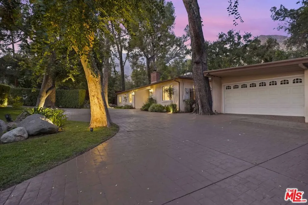2452 Altadena Drive Altadena, CA 91001