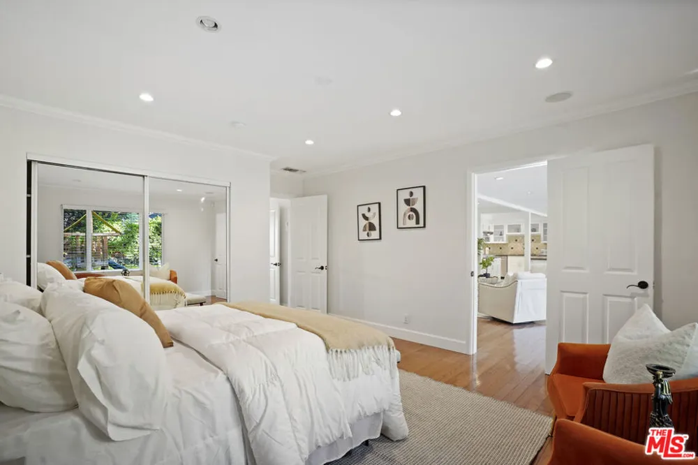 2452 Altadena Drive Altadena, CA 91001
