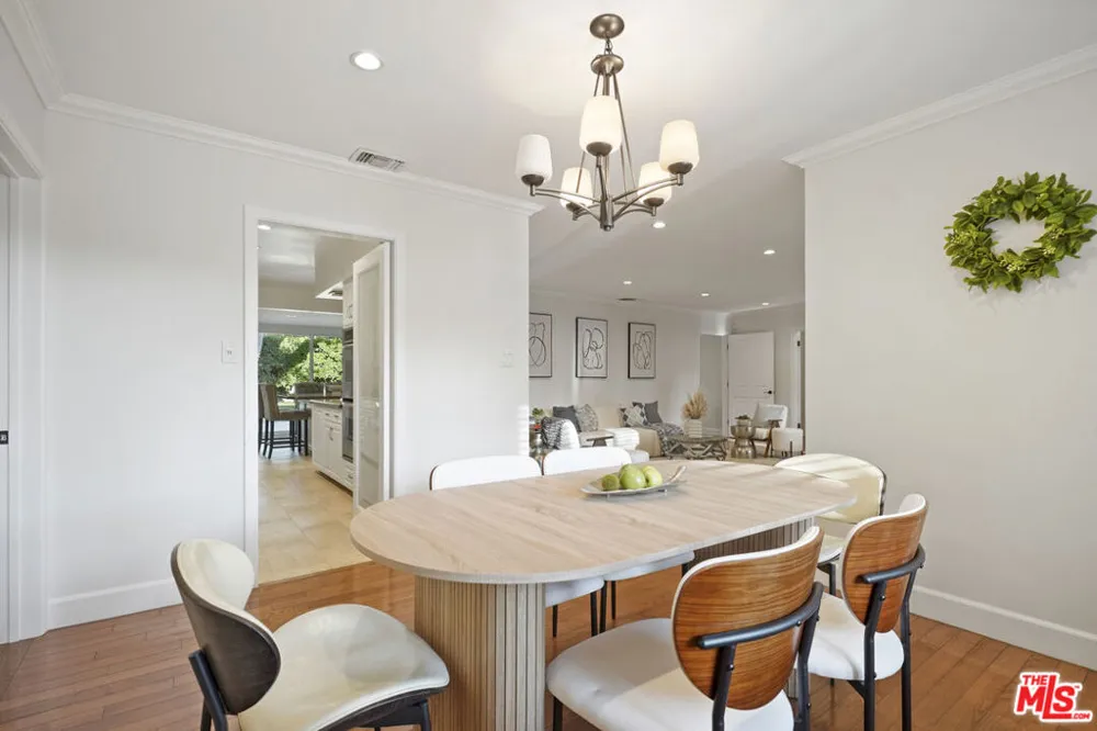 2452 Altadena Drive Altadena, CA 91001
