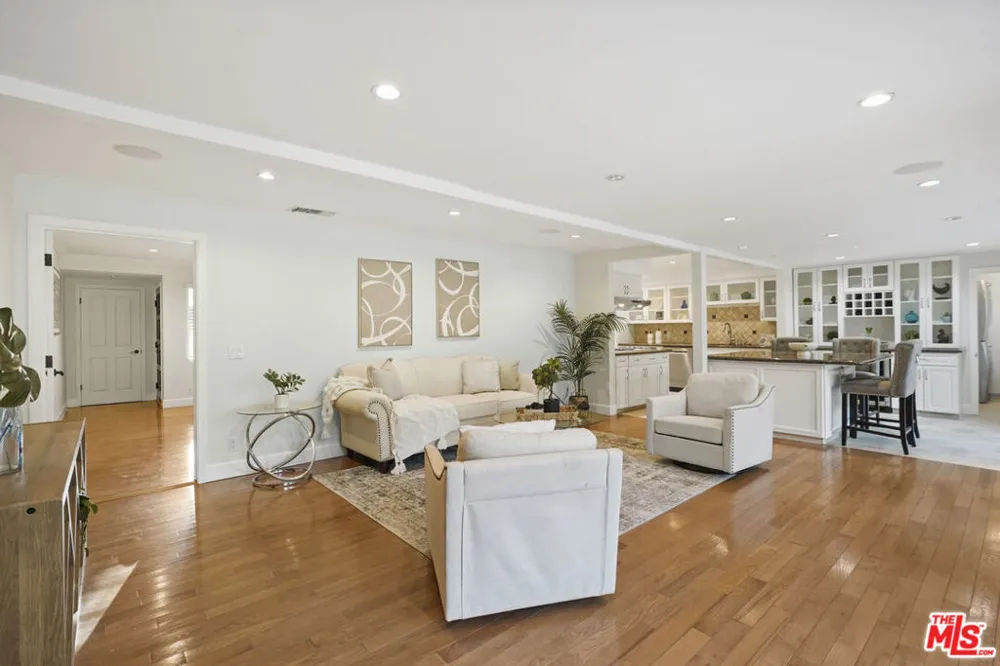 2452 Altadena Drive Altadena, CA 91001