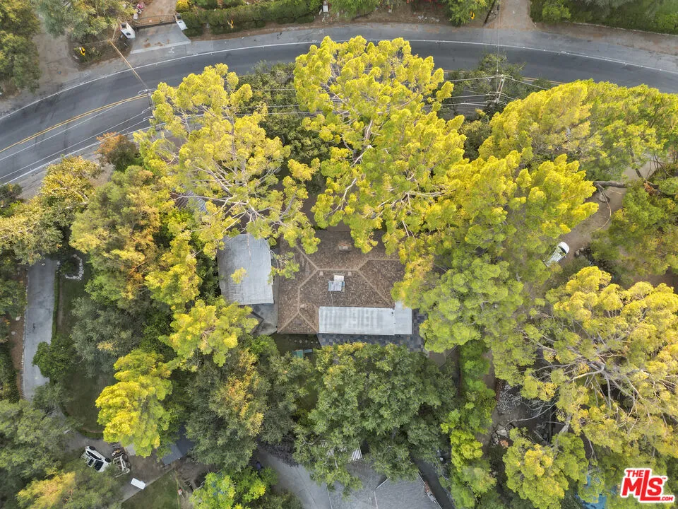 2452 Altadena Drive Altadena, CA 91001