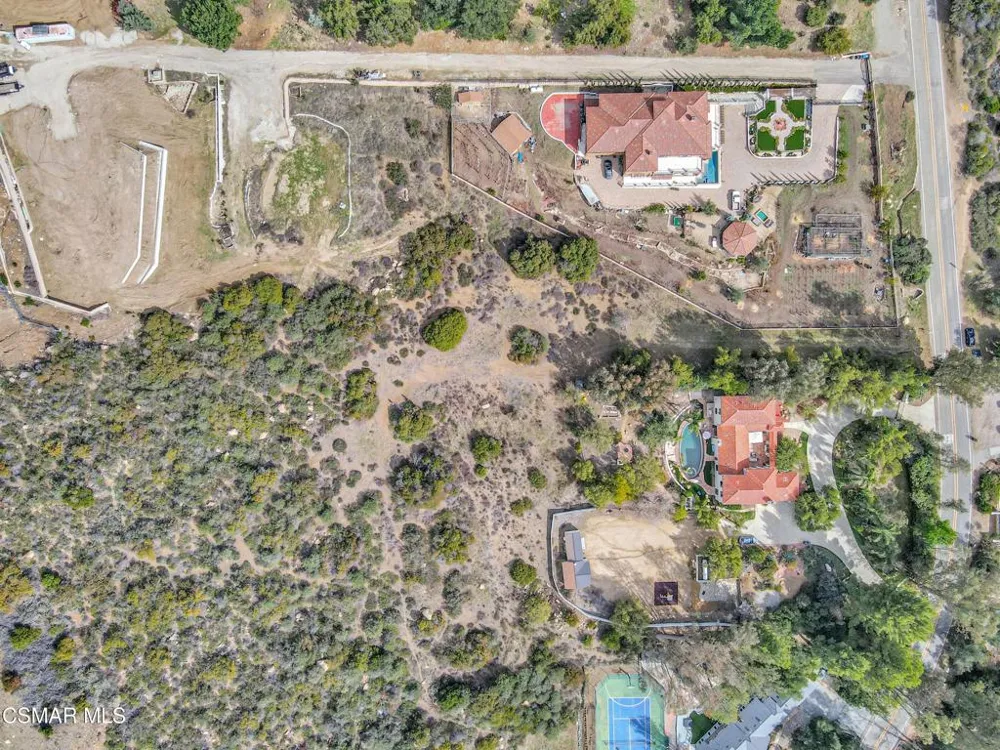 2140 Stunt Road Calabasas, CA 91302