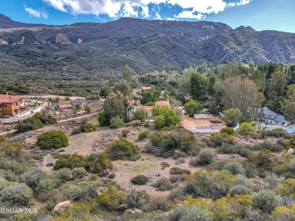 2140 Stunt Road Calabasas, CA 91302