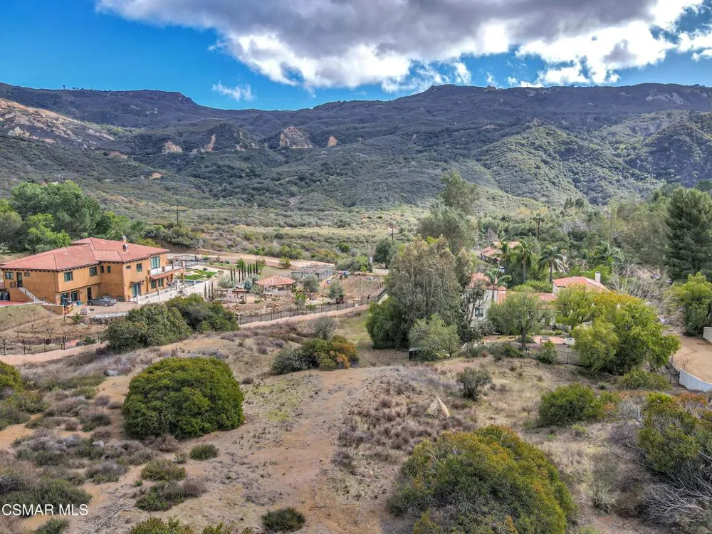 2140 Stunt Road Calabasas, CA 91302