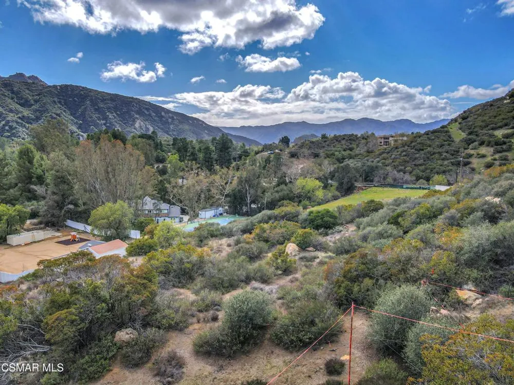 2140 Stunt Road Calabasas, CA 91302