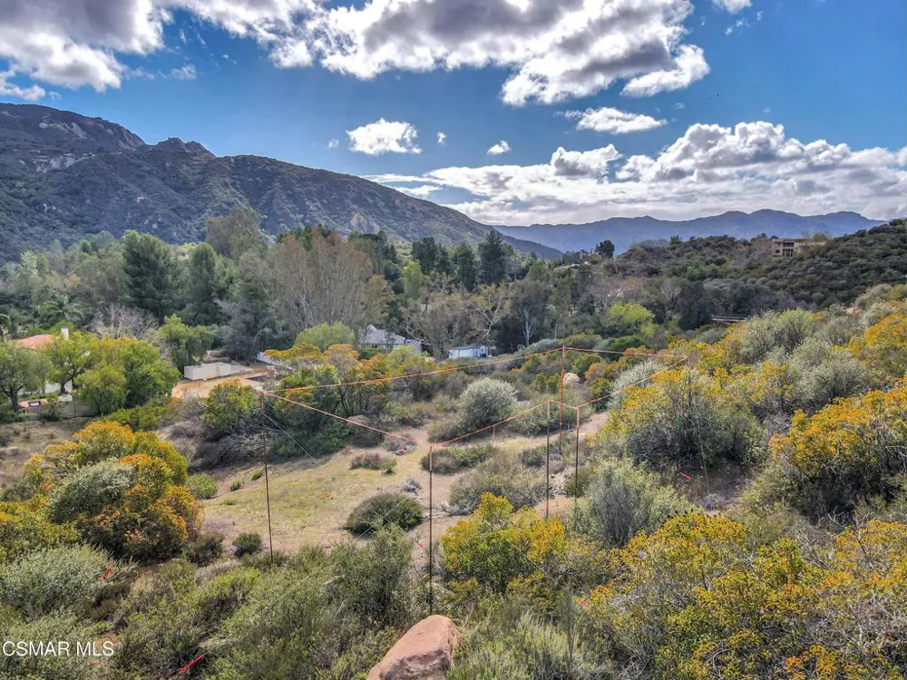 2140 Stunt Road Calabasas, CA 91302