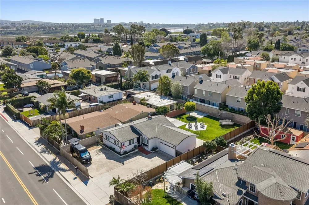 315 University Drive Costa Mesa, CA 92627