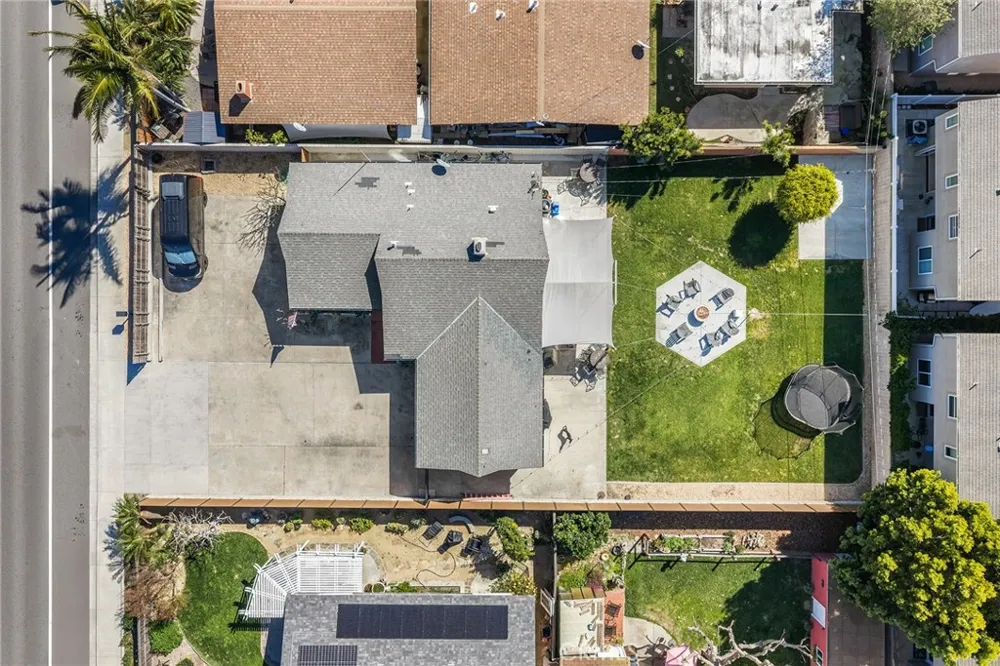 315 University Drive Costa Mesa, CA 92627