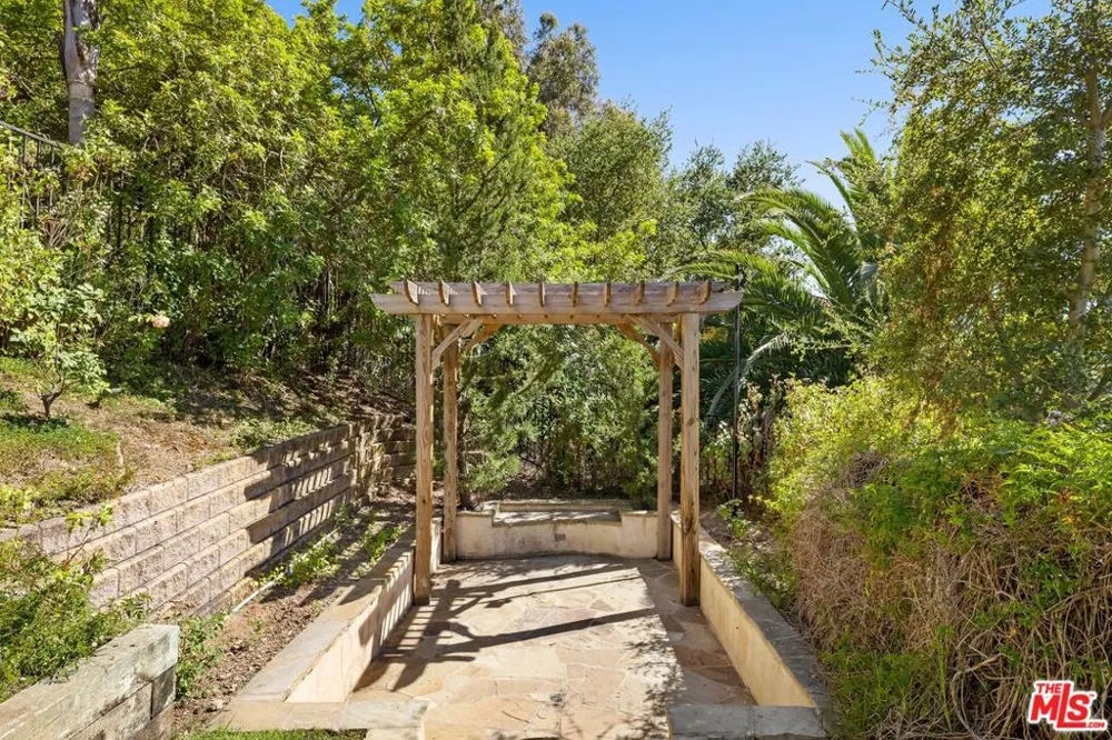 12705 Chalon Road Los Angeles, CA 90049