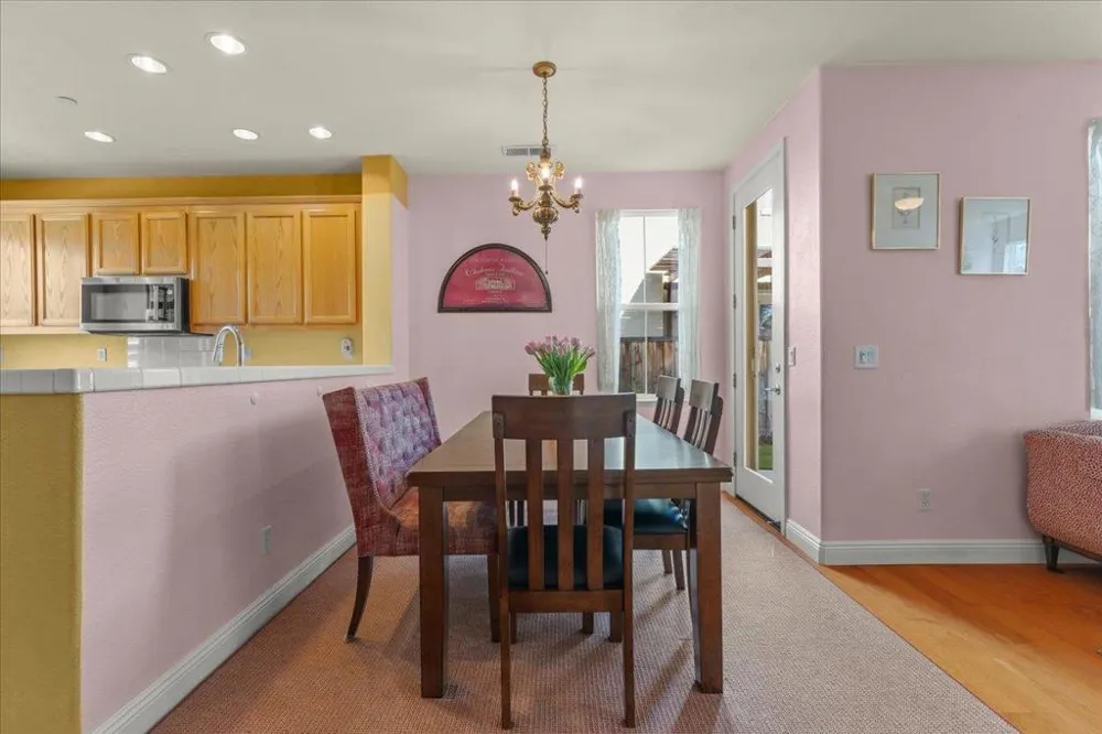 704 Tennyson Drive Gilroy, CA 95020
