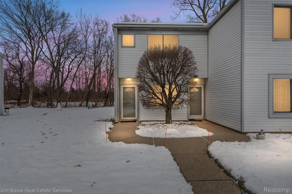 64 Rosebud Lane Mt Clemens City, MI 48043