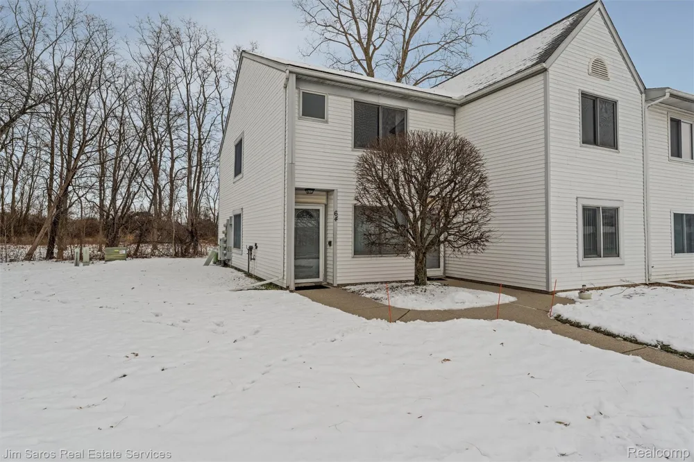64 Rosebud Lane Mt Clemens City, MI 48043