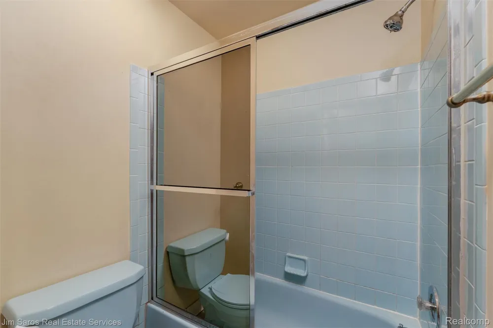64 Rosebud Lane Mt Clemens City, MI 48043