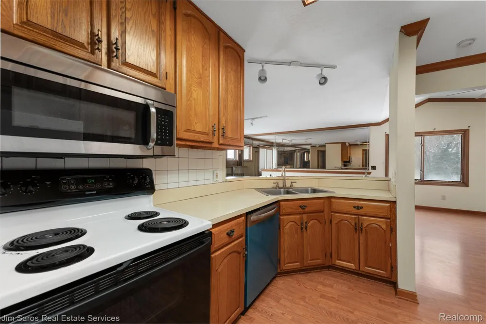 64 Rosebud Lane Mt Clemens City, MI 48043
