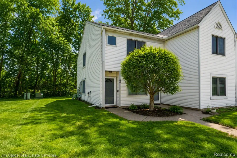64 Rosebud Lane Mt Clemens City, MI 48043
