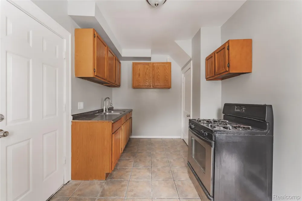1623 Electric Avenue Lincoln Park City, MI 48146