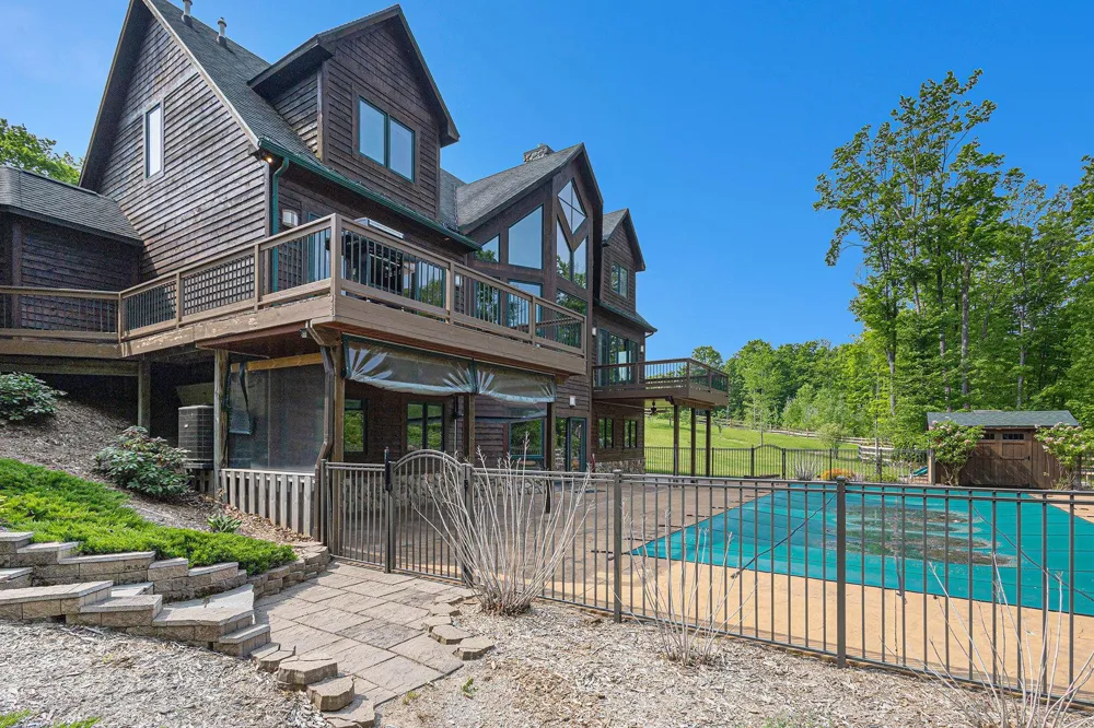 5575 M 72 Clearwater Township, MI 49690