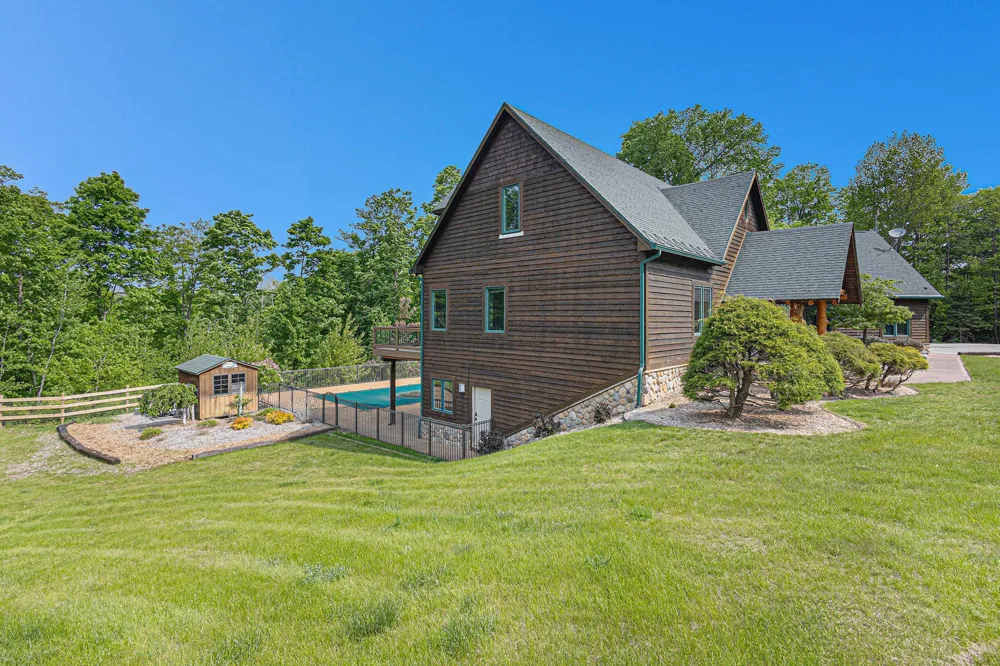 5575 M 72 Clearwater Township, MI 49690