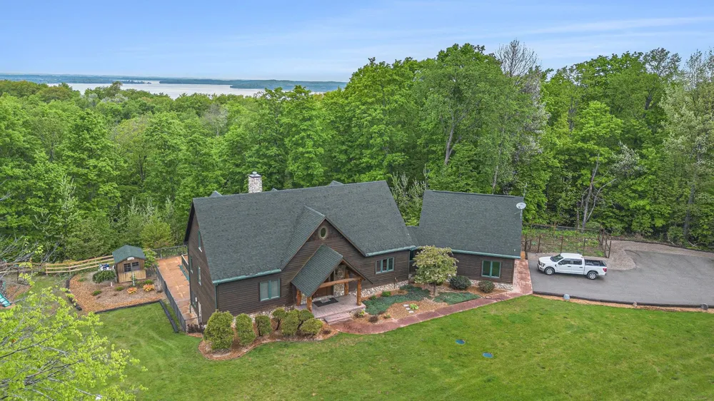 5575 M 72 Clearwater Township, MI 49690
