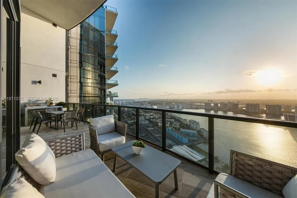 18555 Collins Ave #5003 Sunny Isles Beach, FL 33160