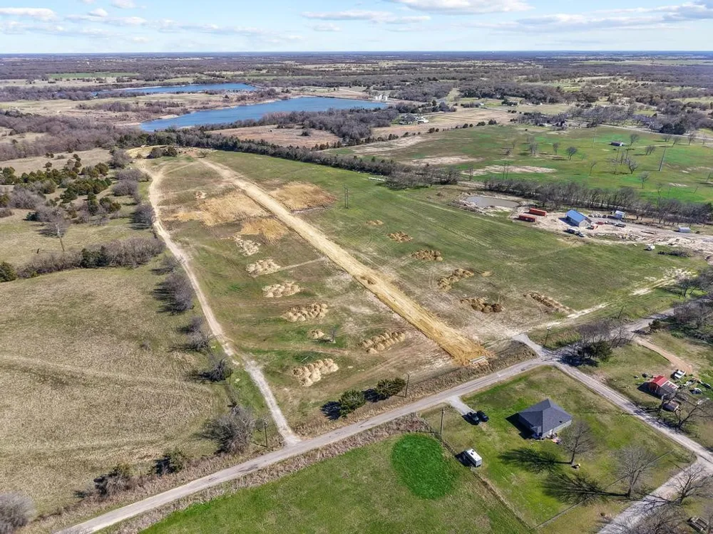 371 Roundtree Circle Wolfe City, TX 75496