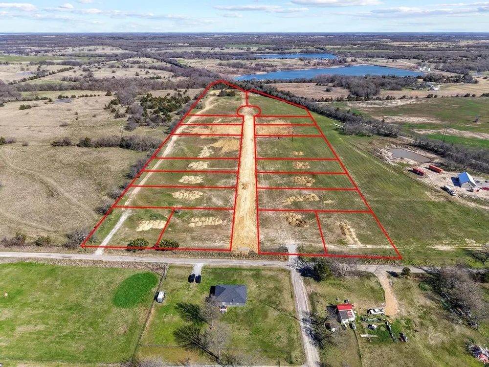 371 Roundtree Circle Wolfe City, TX 75496