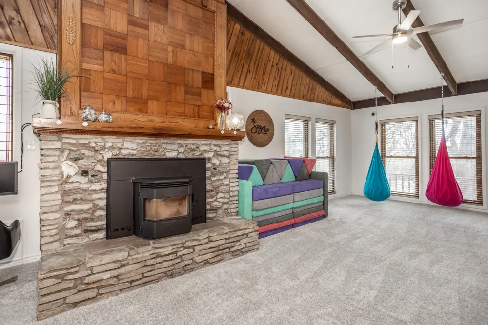 231 Hickory Street Lindsay, TX 76250