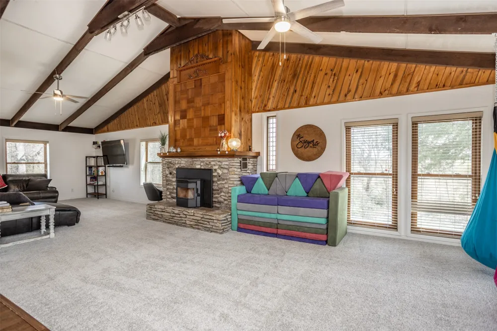 231 Hickory Street Lindsay, TX 76250