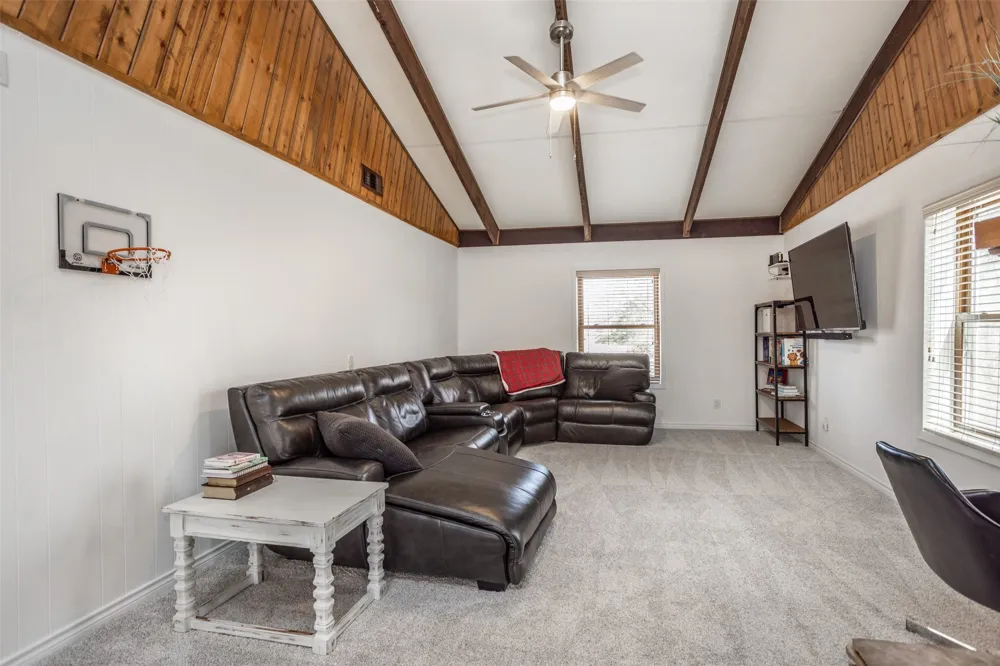 231 Hickory Street Lindsay, TX 76250