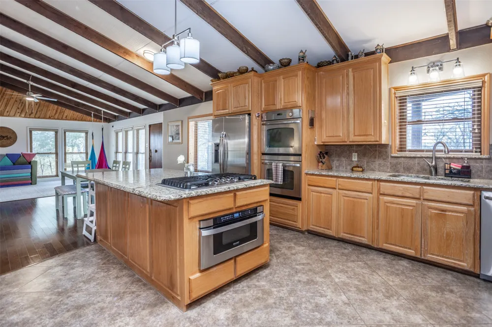 231 Hickory Street Lindsay, TX 76250
