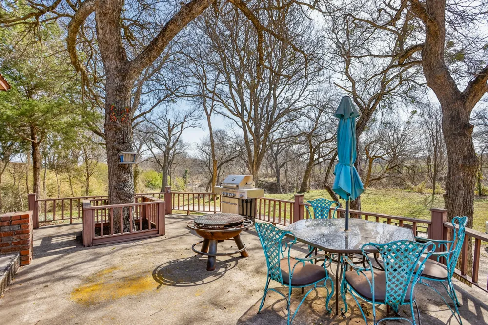 231 Hickory Street Lindsay, TX 76250