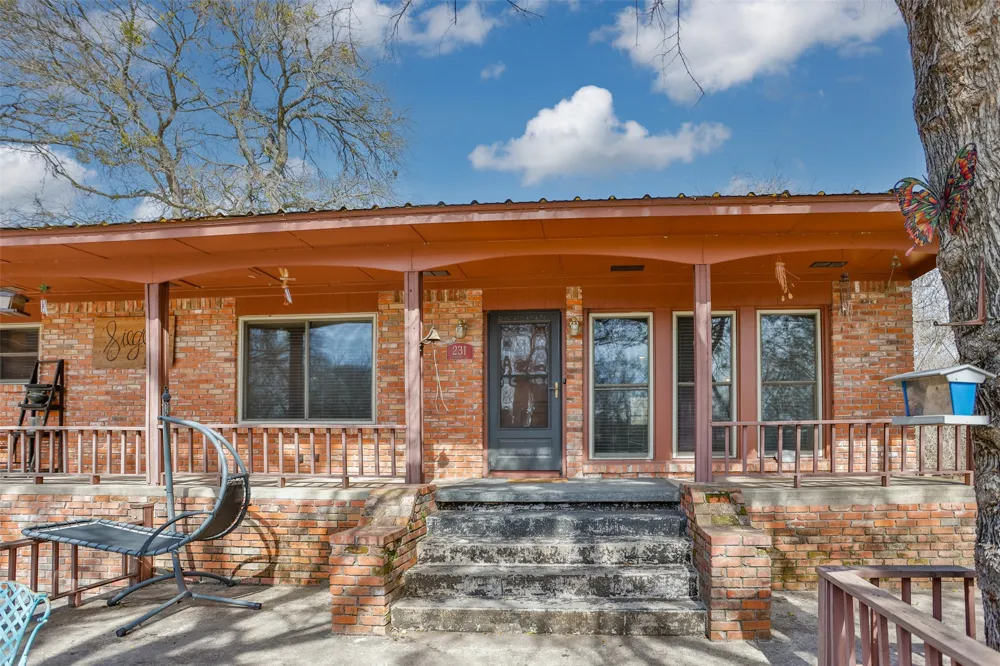 231 Hickory Street Lindsay, TX 76250