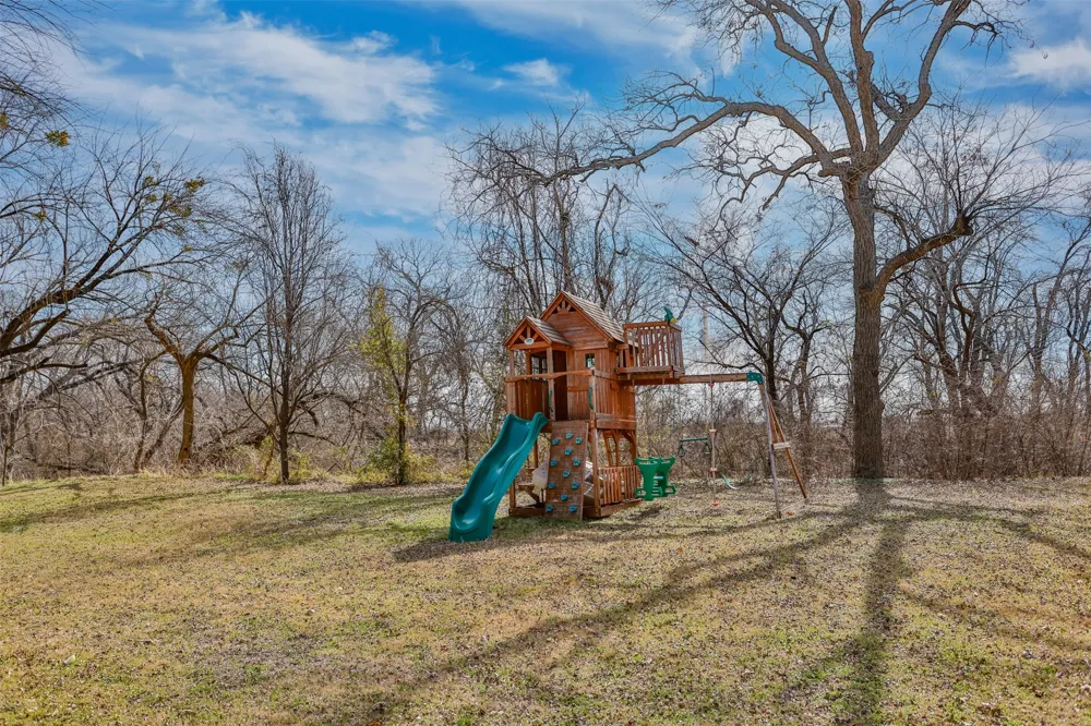 231 Hickory Street Lindsay, TX 76250