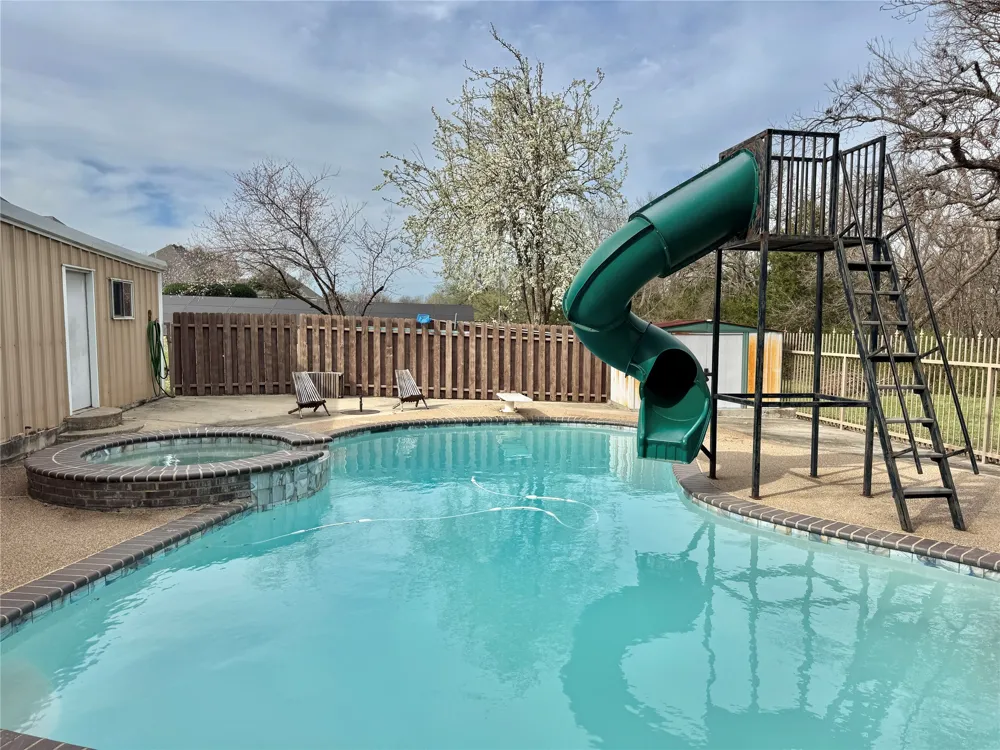 231 Hickory Street Lindsay, TX 76250
