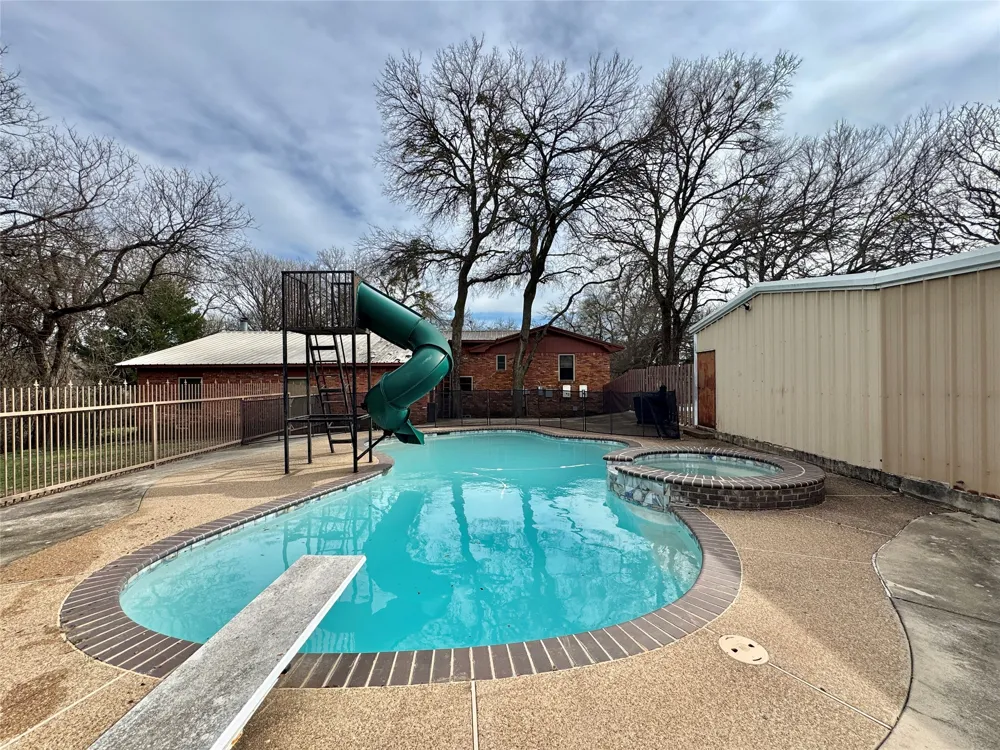 231 Hickory Street Lindsay, TX 76250