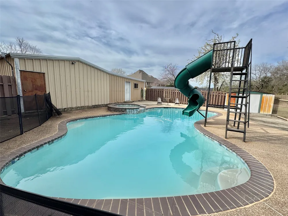 231 Hickory Street Lindsay, TX 76250