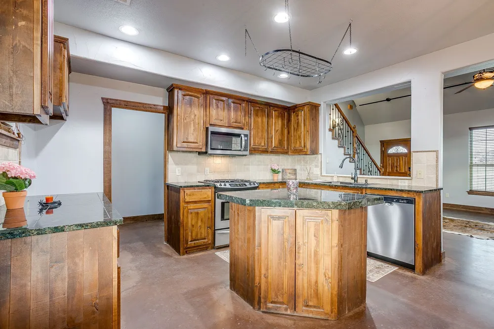 2220 Lazy Bend Road Millsap, TX 76066