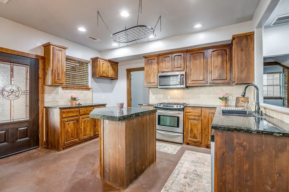 2220 Lazy Bend Road Millsap, TX 76066
